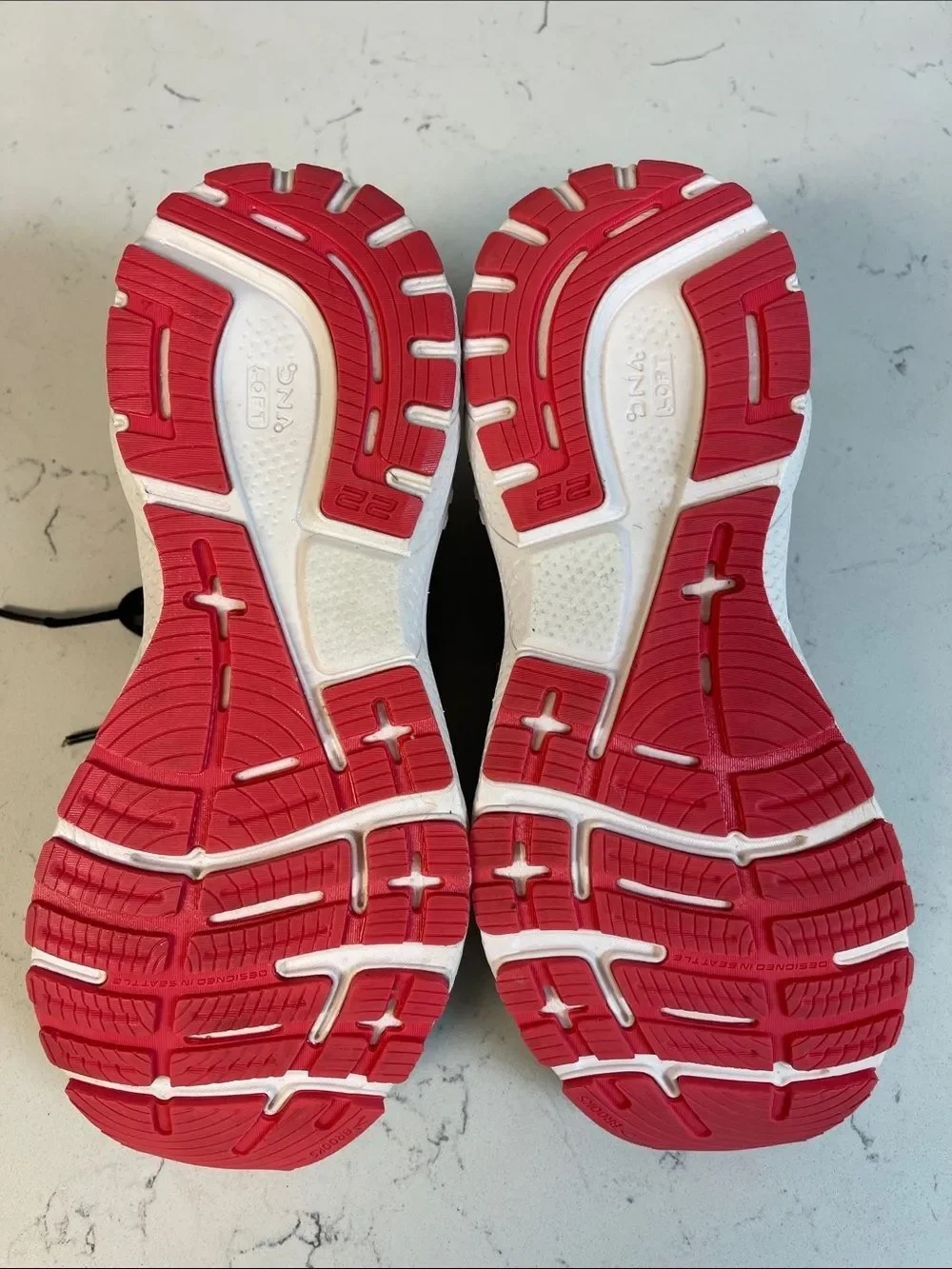 WOMEN’S BROOKS ADRENALINE 22 BLACK/CORAL - ATHLETIC RUNNING SHOES Size 9 B